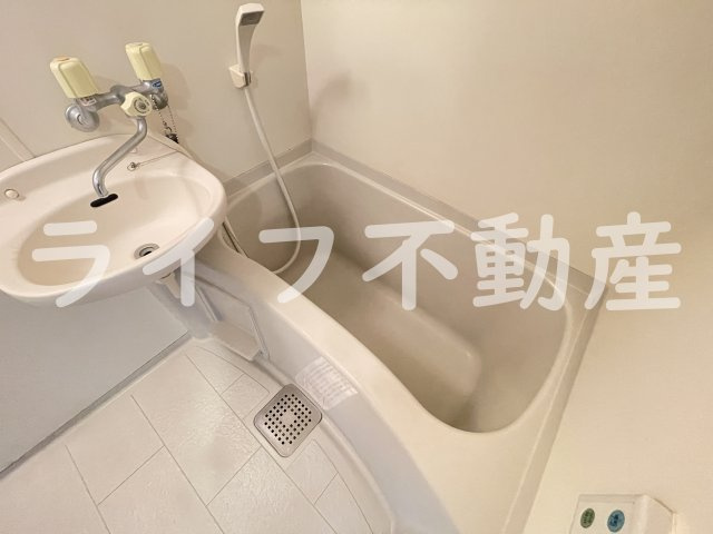 ビクトワール小阪の浴室