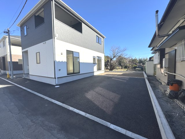 新築　高崎市貝沢町第５　クレイドルガーデン　2号棟の駐車場|現地写真　駐車スペースは並列2台分可能です！
