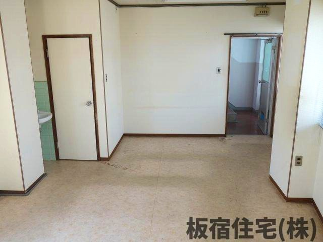 【居間・リビング】 | 池尾ビル4階