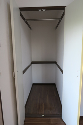 【収納】 | M House西新井 | 2階クローゼット。収納豊富です。
西新井の賃貸物件。
「M House西新井」のことなら(株)メイワ・エステートへ