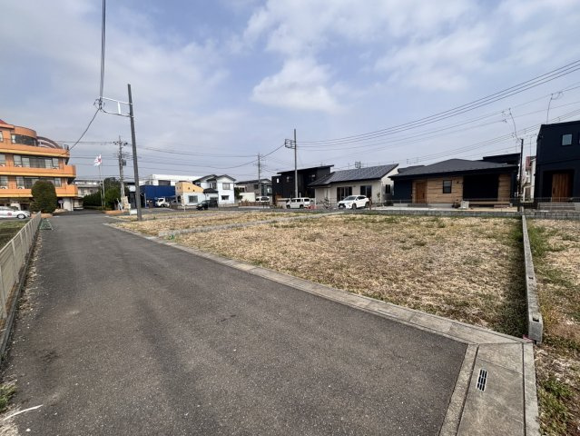 越谷市七左町4丁目売地4期の前面道路含む現地写真