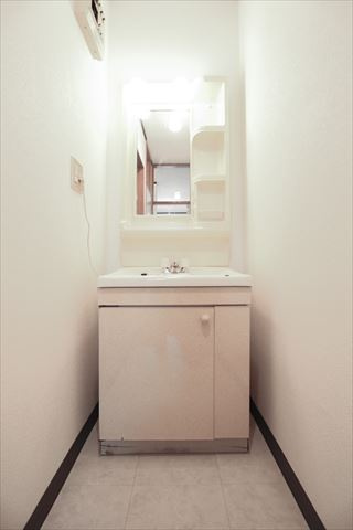 高野台ロイヤルコーポの独立洗面台|朝の身支度には欠かせない独立洗面化粧台