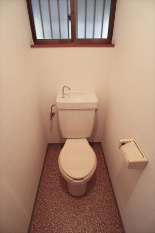 高野台ロイヤルコーポのトイレ|コンパクトで使いやすいトイレです