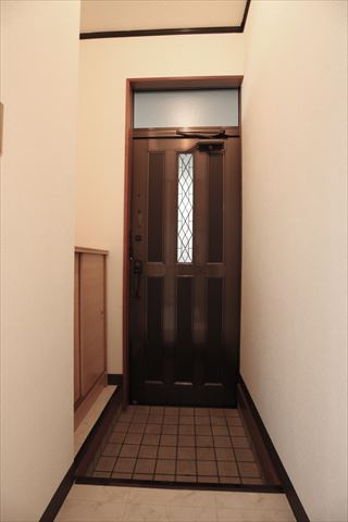 高野台ロイヤルコーポの玄関|収納もある玄関です