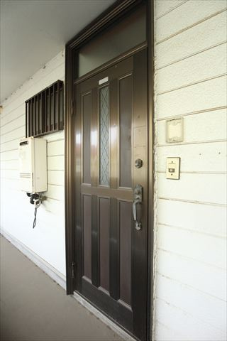 高野台ロイヤルコーポの玄関|明るい玄関です