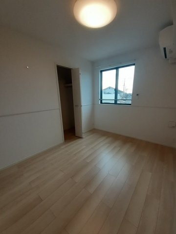 かっぱ壱番館の寝室|ウォークインクローゼット付の寝室です☆