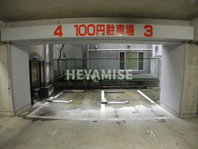 エススリーでじまの駐車場