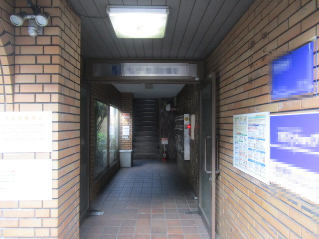 大阪市東成区深江北３丁目の一棟マンションのエントランス