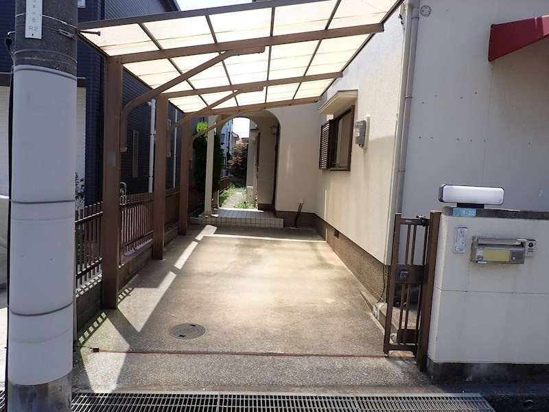 明石市朝霧町２丁目の一戸建ての駐車場