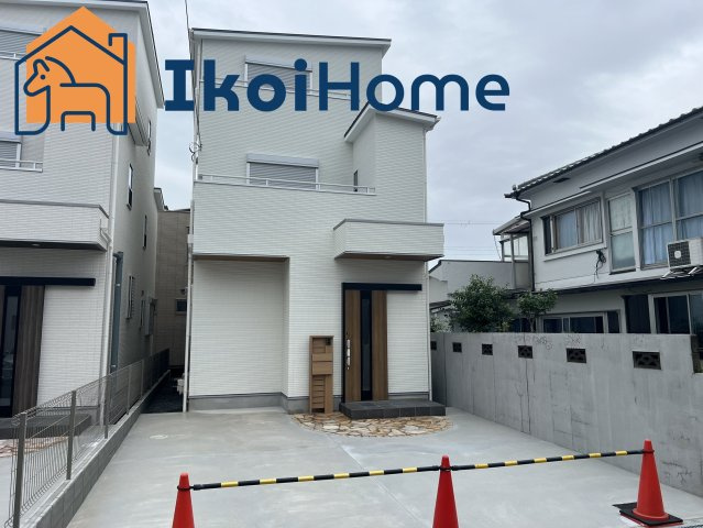 明石市貴崎1丁目　B号地　新築戸建のエントランス|●年中無休：見学時間9:00～20:00・当日予約可●前面道路は5ｍ幅。交通量が少ないので静かです。