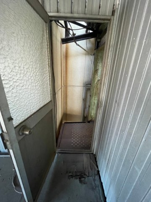 【内装】 | 午起貸工場 | 2階　螺旋階段側　出入口