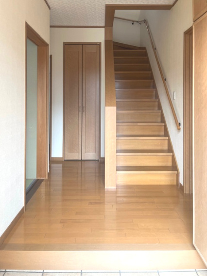 敦賀市砂流中古戸建の玄関