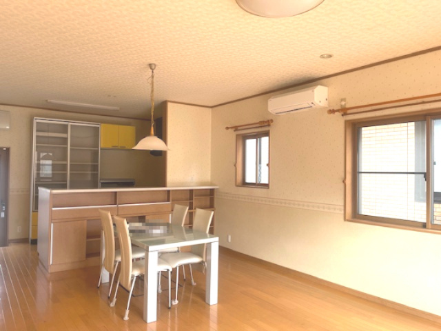 敦賀市砂流中古戸建の居間・リビング