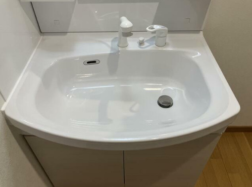 熊本市中央区黒髪５丁目のアパートの独立洗面台