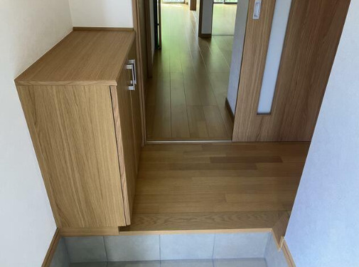 熊本市中央区黒髪５丁目のアパートの玄関