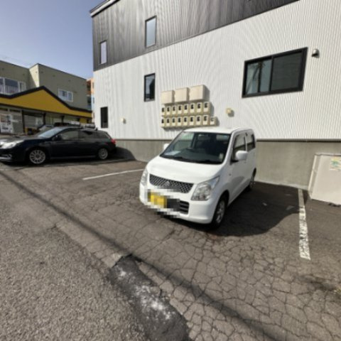 レオーネ・コリーナの駐車場|駐車スペースもあります