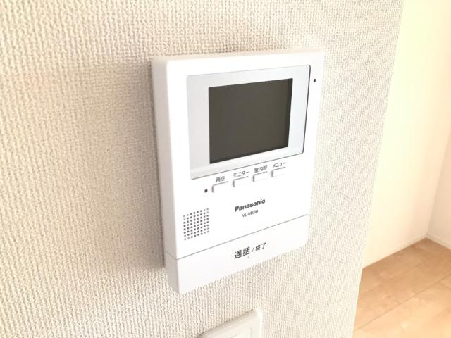ノーブル吉川のセキュリティ|カメラ付インターホン