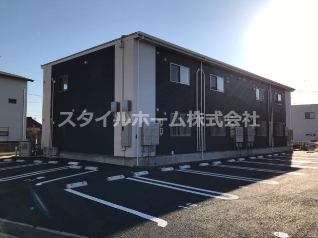 ノーブル吉川の駐車場|外観写真（昼）