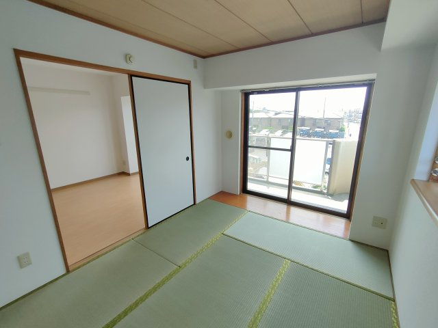 プラムエヌティーの和室