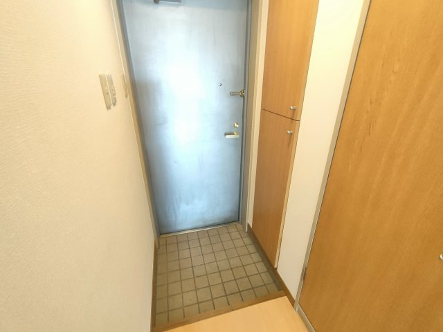 プラムエヌティーの玄関