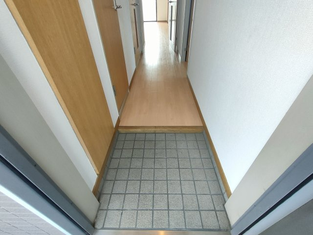 プラムエヌティーの玄関