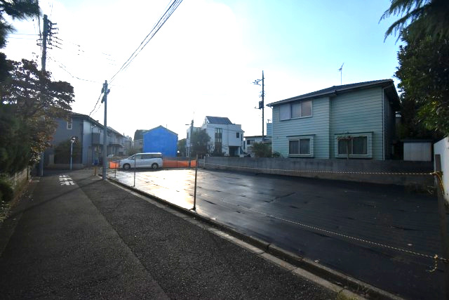 和泉3丁目・売地の前面道路含む現地写真