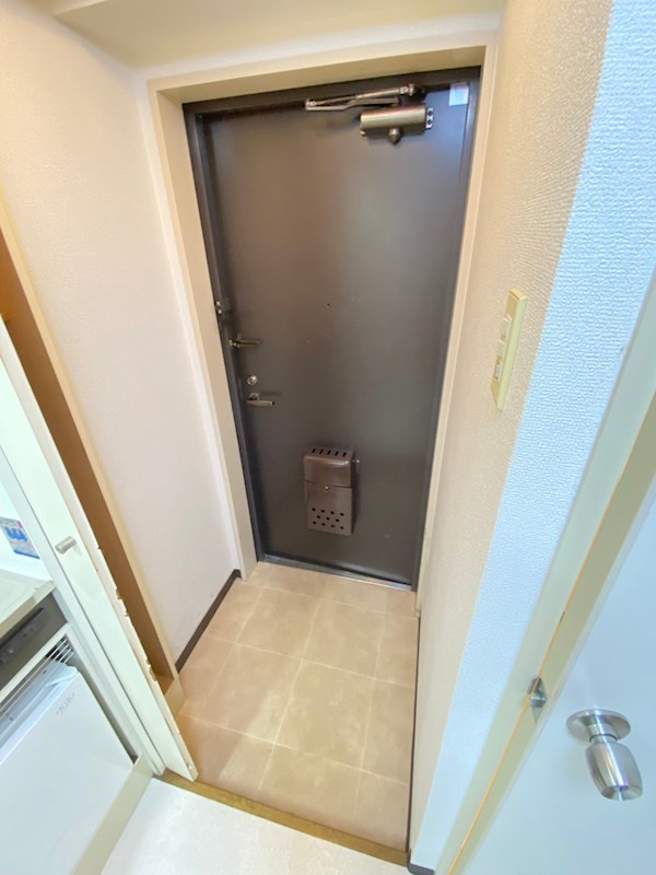 普茶マンションの玄関