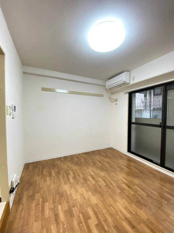 普茶マンションの居間・リビング