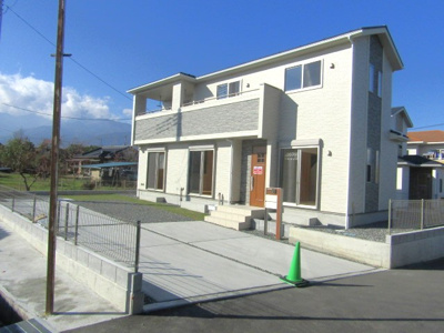 【駐車場】 | ブルーミングガーデン南アルプス市上八田　2号棟 | 駐車場があるので、車を買う予定の方も安心です