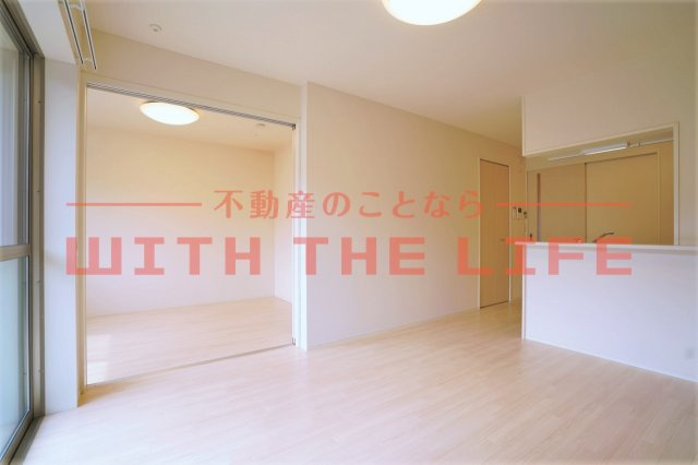 アジャートK【キャッシュバック対象物件】の居間・リビング|ゆったり過ごせるリビングです