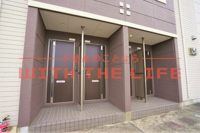 アジャートK【キャッシュバック対象物件】のエントランス|落ち着いたエントランスです