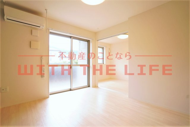 アジャートK【キャッシュバック対象物件】の居間・リビング|ゆったりとしたリビングです