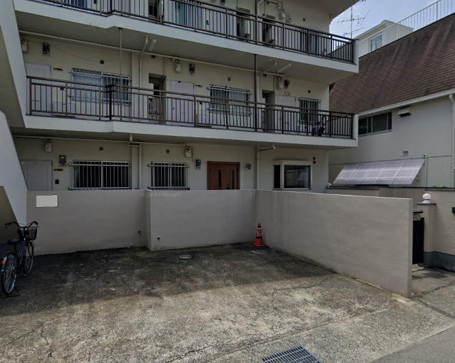 薬師グリーンハイツの玄関