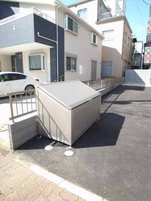 【エントランス】 | ＧＲＡＺＩＡ | ゴミ捨て場は敷地内で楽ちんです。