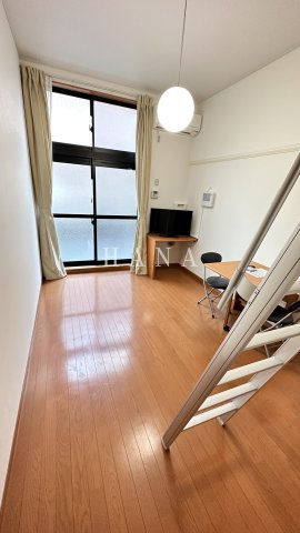 レオパレスコーラル クラウドの居間・リビング