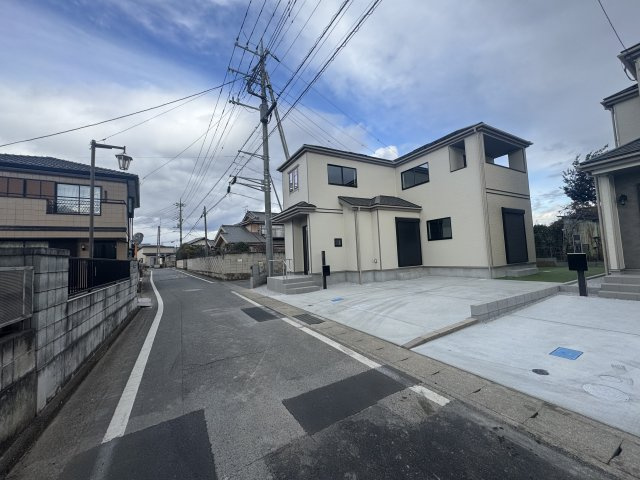 新築　高崎市上佐野町3期　heartful Town 　1号棟の前面道路含む現地写真|現地写真　西側接道幅員約4.4ｍ　北側接道幅員約4ｍ