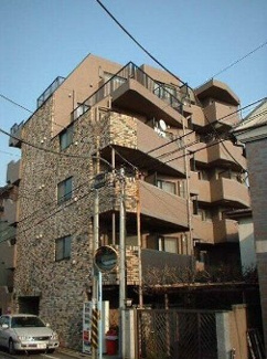 【外観】 | 鉄筋コンクリート造のがっちりとした建物。