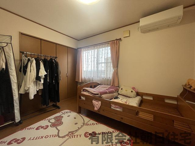 【洋室】 | 安来市汐手が丘中古戸建 | 使い勝手のいい洋室です
