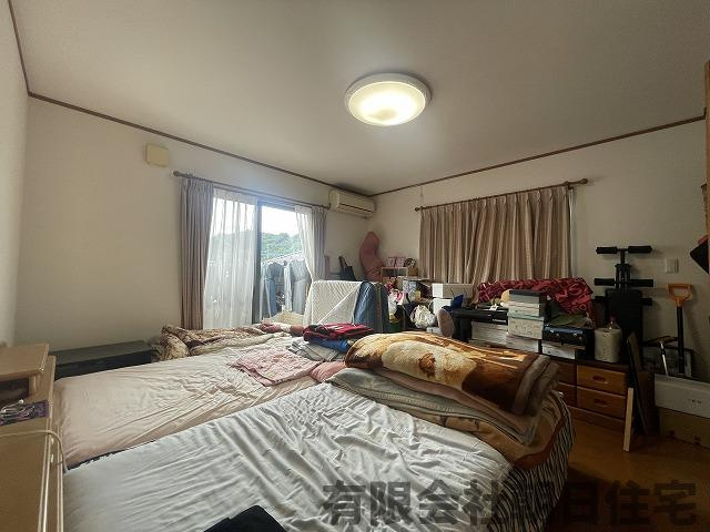 【洋室】 | 安来市汐手が丘中古戸建 | 明るい洋室です