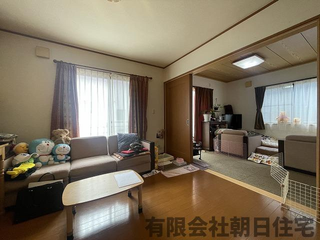 【居間・リビング】 | 安来市汐手が丘中古戸建 | おしゃれな居間です