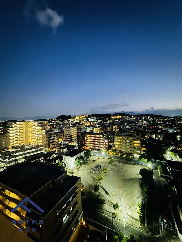 アーバンパレス高宮通りの展望|夕方から夕焼けが全面に広がり、夜は静粛な高宮地区をバルコニーから望めます