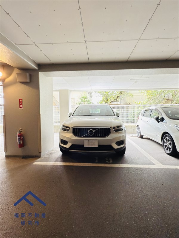 アーバンパレス高宮通りの駐車場|屋根付き・平置き駐車場です(幅2.8ｍ×奥行き4.8m)