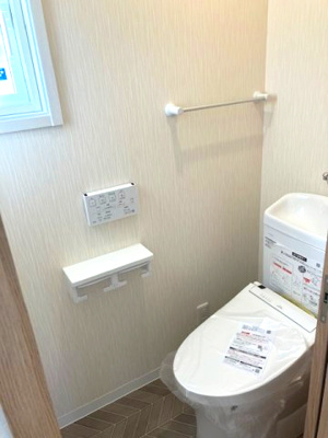 【トイレ】 | 豊中市上野東2丁目　C号地 | 各階にトイレがあるので朝の混雑も解消！トイレのたびに階段を上り下りする手間もありません。