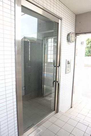 【セキュリティ】 | ア・レーズM | 不信者侵入防止のオートロック付き