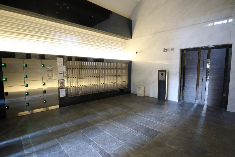 S-RESIDENCE江坂のエントランス