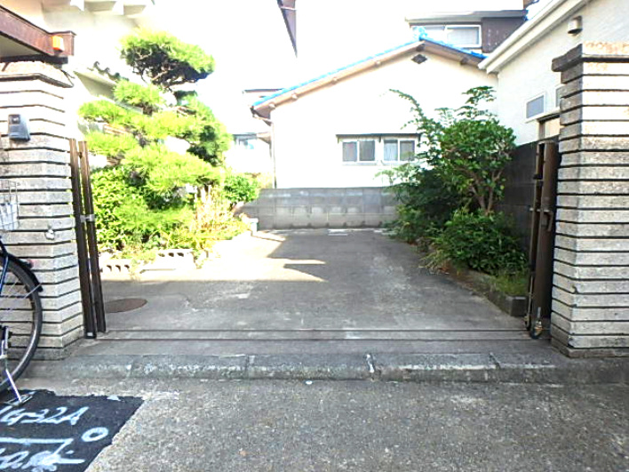 歌敷山二丁目　土地（古屋付き）の外観