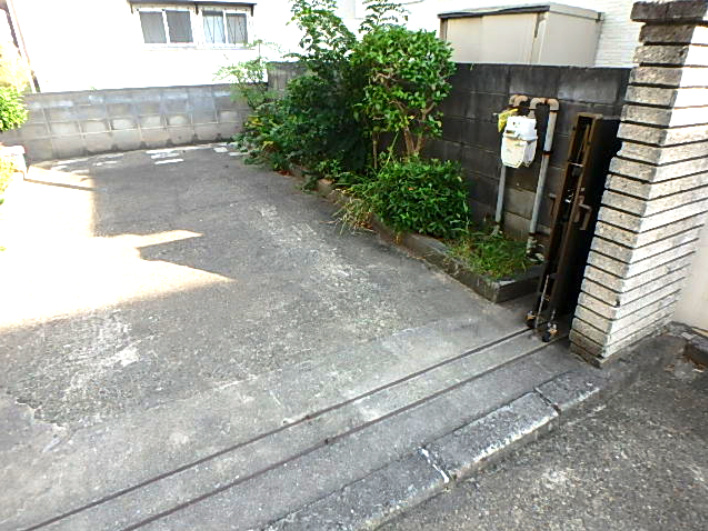 歌敷山二丁目　土地（古屋付き）の外観