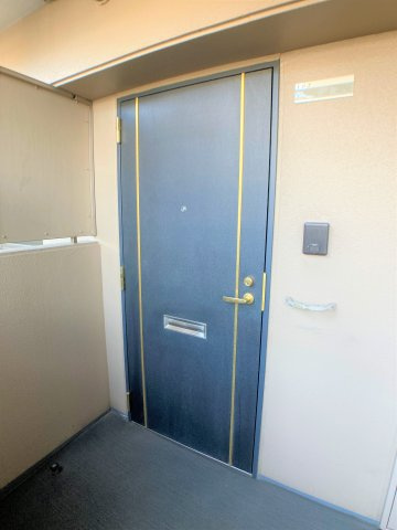 サンタスクエア東新の玄関