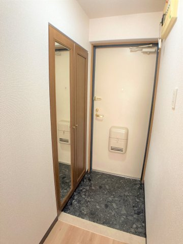 サンタスクエア東新の玄関