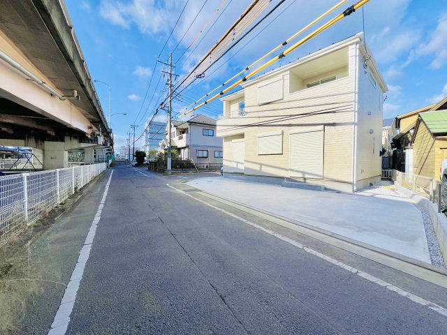 高崎市浜尻町の前面道路含む現地写真|間口も広く駐車も焦らず出来ます♪